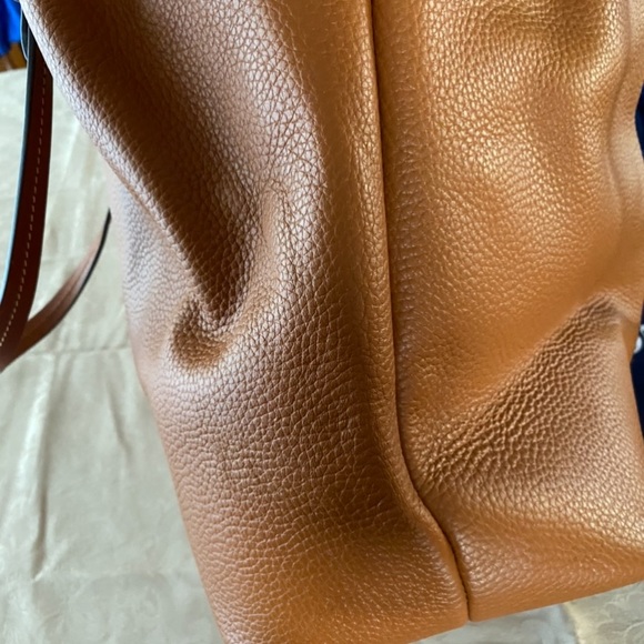 BRAND NEW w tags Dooney & Bourke pebbled leather Flynn shoulder bag in Caramel - Picture 8 of 9